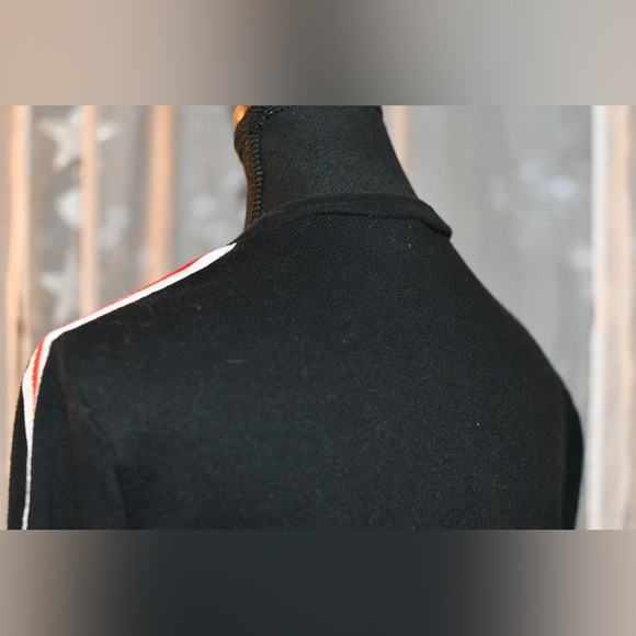 Guess Sweater - Picture 5 of 15